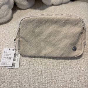 Lululemon Everywhere Belt Bag NWT